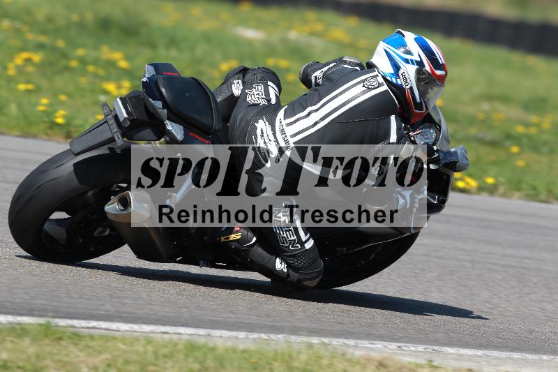 /Archiv-2022/07 16.04.2022 Speer Racing ADR/Gruppe gelb/backside